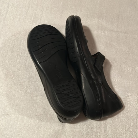 Clarks Collection Rounded Toe Cut Out Loafers - Picture 6 of 6